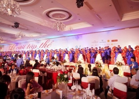 Grand Palace: Đồng hành cùng lễ cưới tập thể năm 2012