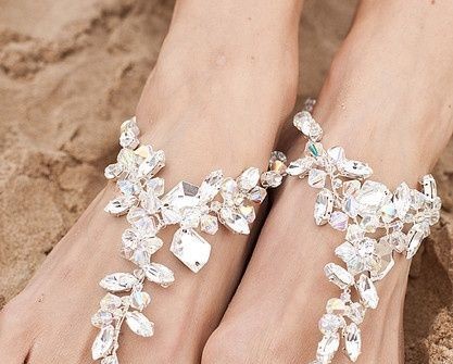 Chọn giày cho đám cưới bãi biển