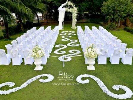 Lễ cưới trắng thực hiện bởi Bliss Wedding Planner 