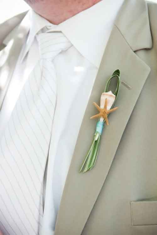 Hoa cài áo chú rể theo phong cách đám cưới biển