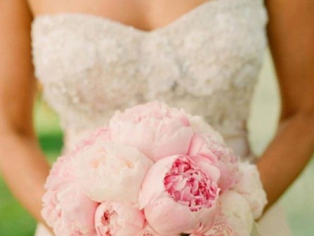 Hoa cưới cầm tay màu hồng số 10