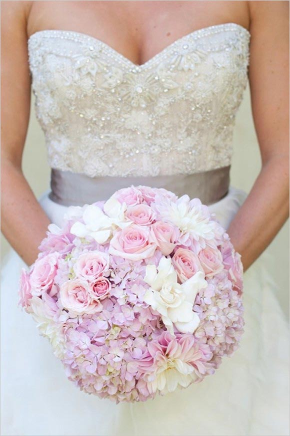 Hoa cưới cầm tay màu hồng số 6