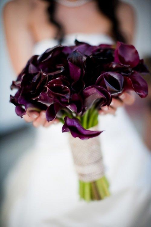 Hoa cưới cầm tay màu tím số 13