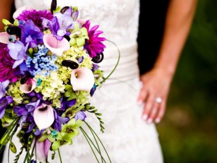 Hoa cưới cầm tay màu tím số 3