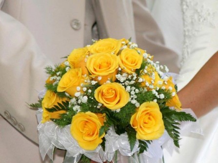 Hoa cưới cầm tay màu vàng 2