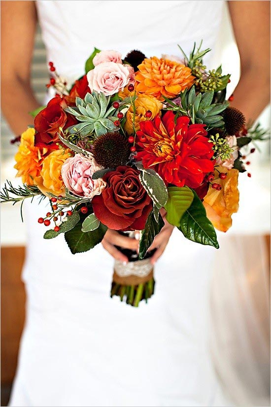 Hoa cưới cầm tay màu cam kết từ hoa thược dược