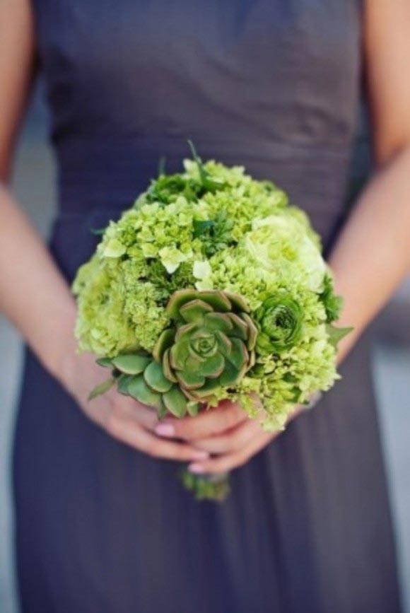 Hoa cưới cầm tay màu xanh lá kết từ hoa sen đá