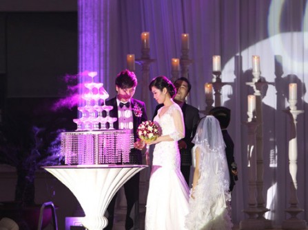 Minh Vương M4U tổ chức đám cưới màu tím 