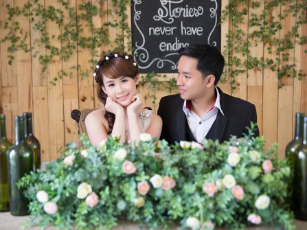 Ảnh cưới tinh nghịch tại phim trường The VOW Wedding House