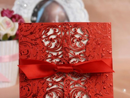 Thiệp cưới đẹp màu đỏ kết hợp nơ ruy băng đỏ