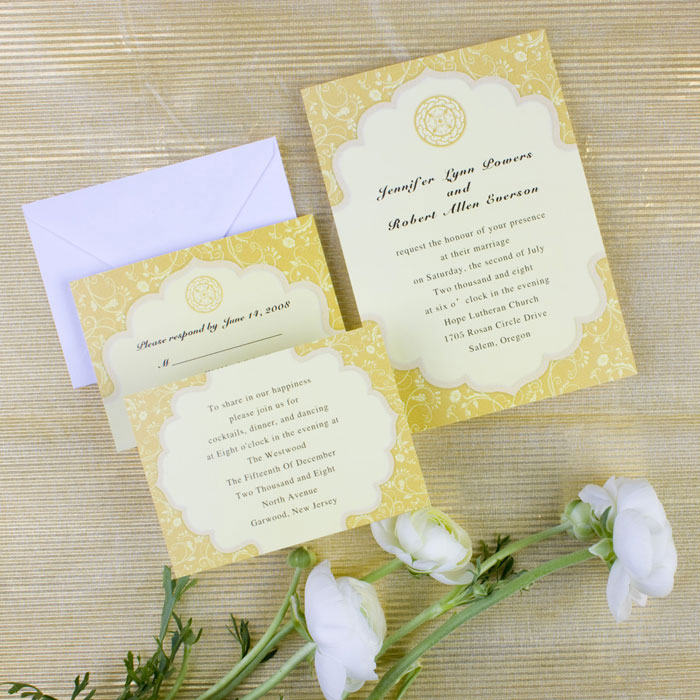 Thiệp cưới đẹp màu vàng hoa văn hoàng gia