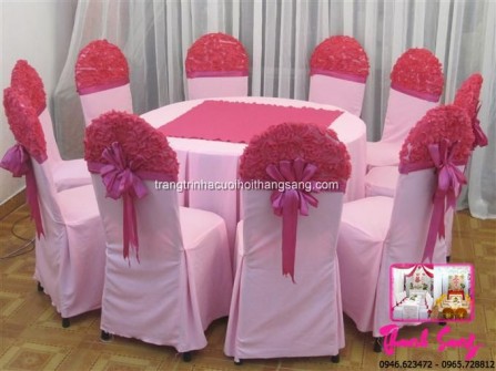 Cho thuê bàn ghế tông nền màu hồng