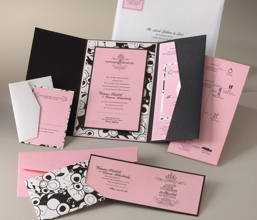 Thiệp cưới đẹp màu hồng phối hoa văn đen trắng