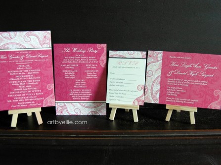 Thiệp cưới đẹp màu hồng hoa văn trang trí cầu kỳ