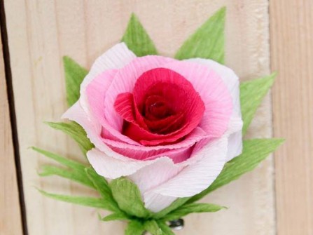 Hoa giấy ViVi FlowPer - Mua hoa cầm tay cô dâu tặng kèm hoa cài áo chú rể cực xinh xắn.