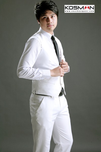 Vest chú rể trắng kết hợp cà vạt đen