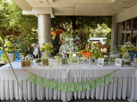 Trang trí bàn gallery tiệc cưới - tông màu xanh lá cây