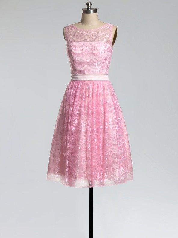 Váy phụ dâu màu hồng nhạt kết hợp vải ren