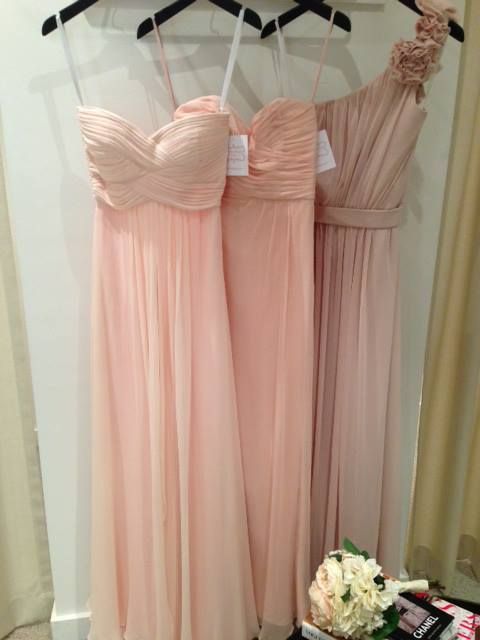 Váy phụ dâu màu hồng nude