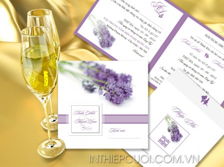 Thiệp cưới đẹp màu tím in hình hoa oải hương