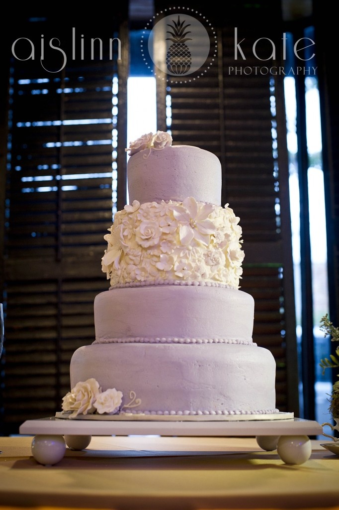 Bánh cưới 4 tầng màu tím 