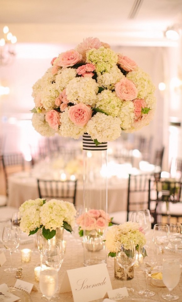Hoa trang trí tiệc cưới màu hồng pastel