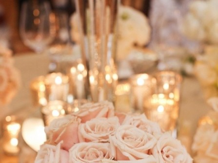 Hoa trang trí tiệc cưới màu hồng nhạt lãng mạn và tinh tế