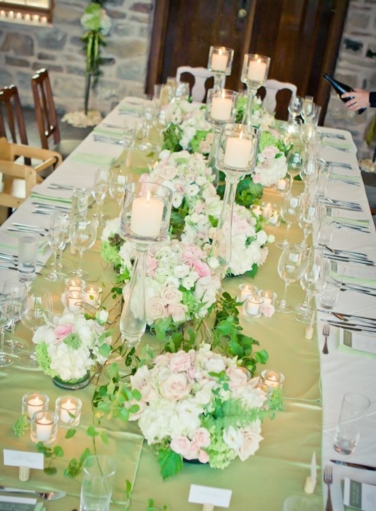 Hoa trang trí tiệc cưới màu trắng cầu kỳ