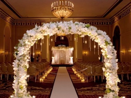 Cổng hoa cưới kết hoa hồng trắng