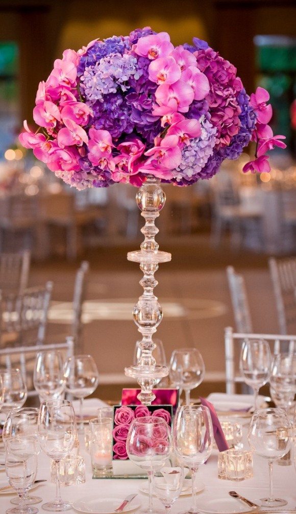 Hoa trang trí tiệc cưới kết hợp màu tím và hồng
