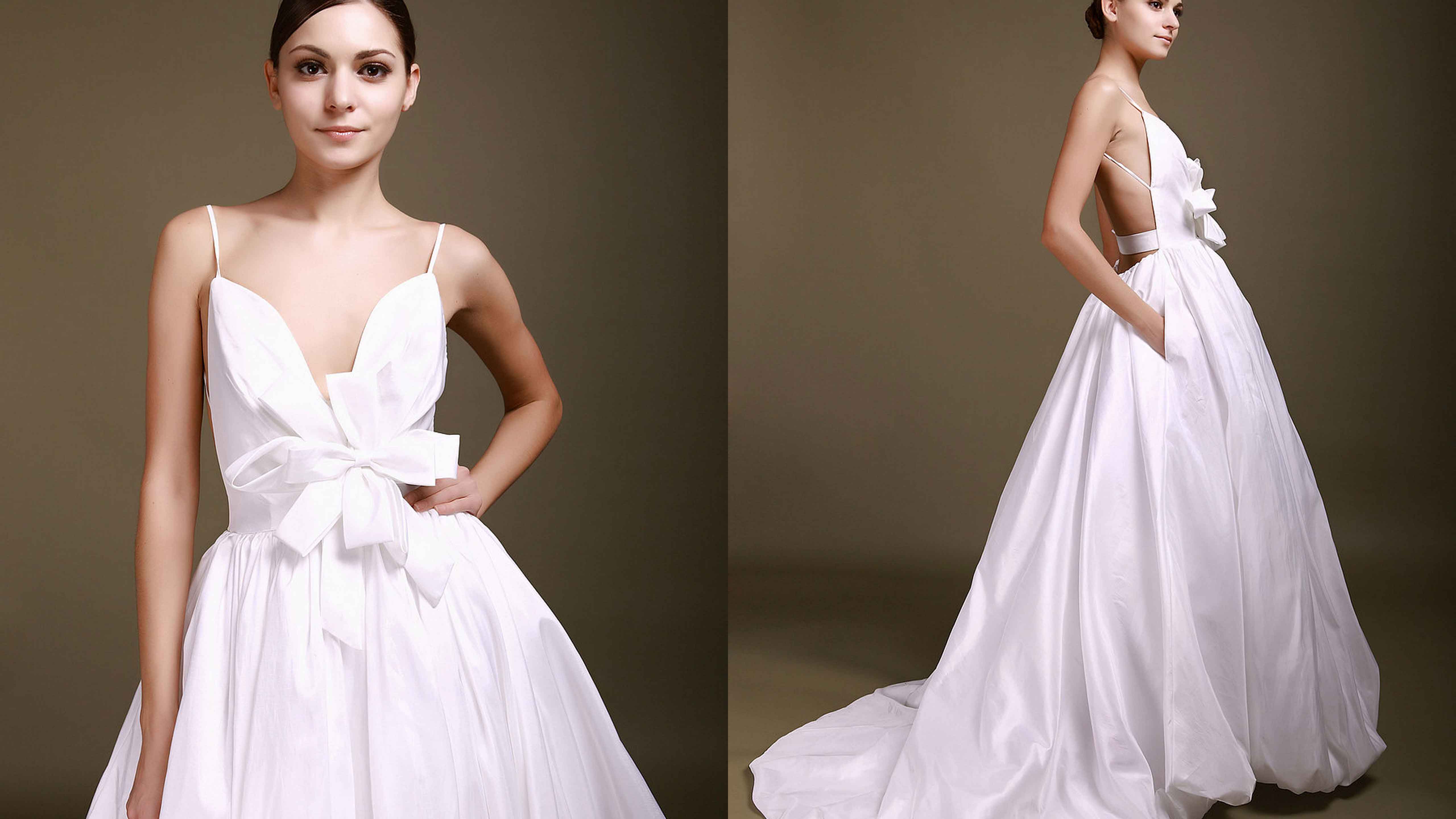 Váy cưới màu trắng hở lưng, hoa nổi 3D tuyệt đẹp