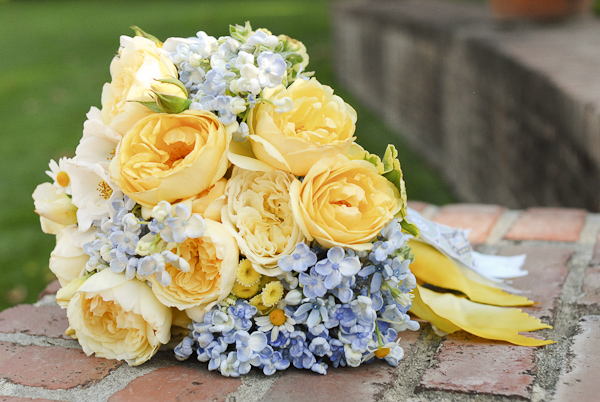 Hoa cưới màu vàng kết từ hoa hồng David Austin