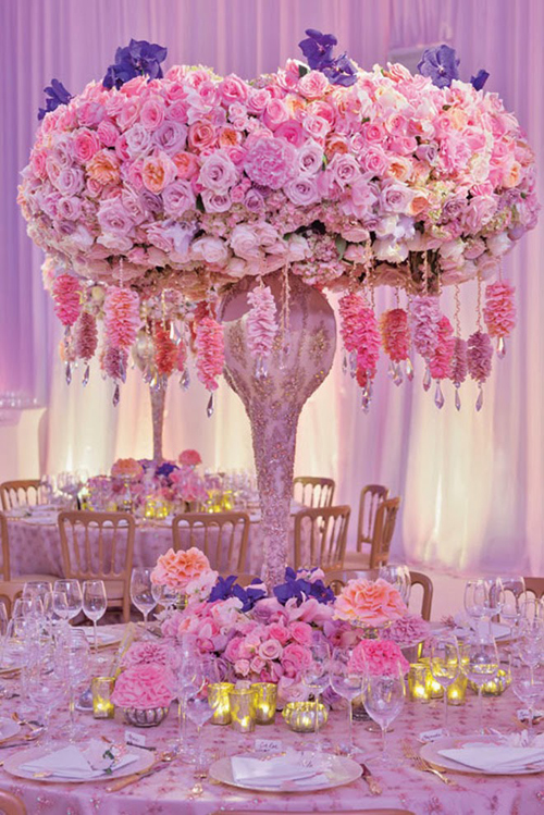 Hoa cưới trang trí bàn tiệc màu hồng kết từ hoa hồng