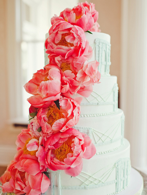 Bánh cưới 4 tầng kết hoa mẫu đơn hồng