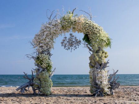 Ấn tượng cổng hoa cưới rực rỡ