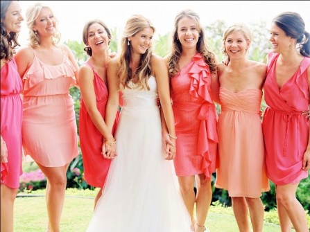 Váy phụ dâu ngắn màu hồng đào nhiều kiểu dáng