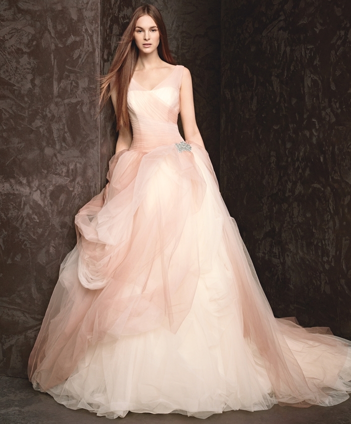 Váy cưới voan bồng bềnh dáng chữ A màu hồng phấn