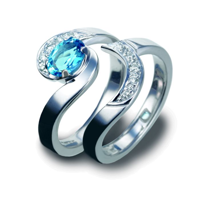 Nhẫn cưới vàng trắng đính ngọc biển xanh tuyệt đẹp