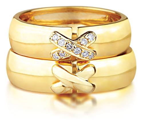 Nhẫn cưới vàng mặt nhẫn chữ X đính đá độc đáo