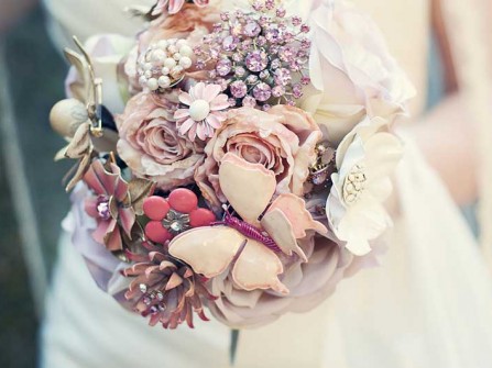 6 lý do nên chọn hoa cầm tay cô dâu bằng lụa