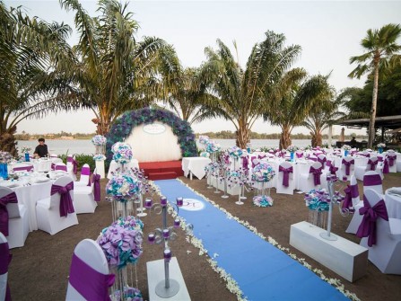Tiệc cưới ngoài trời tông tím và xanh ngọc ấn tượng