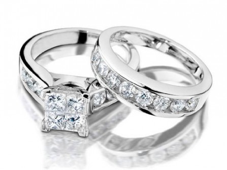 Nhẫn cưới vàng trắng đính kim cương kiểu dáng sang trọng