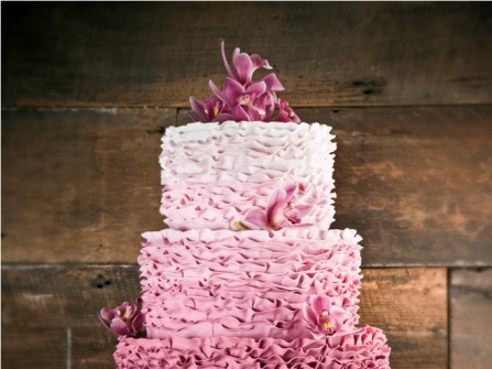 Bánh cưới hoa lan 3 tầng tông hồng 