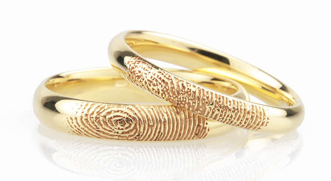 Nhẫn cưới vàng đẹp khắc dấu vân tay ấn tượng