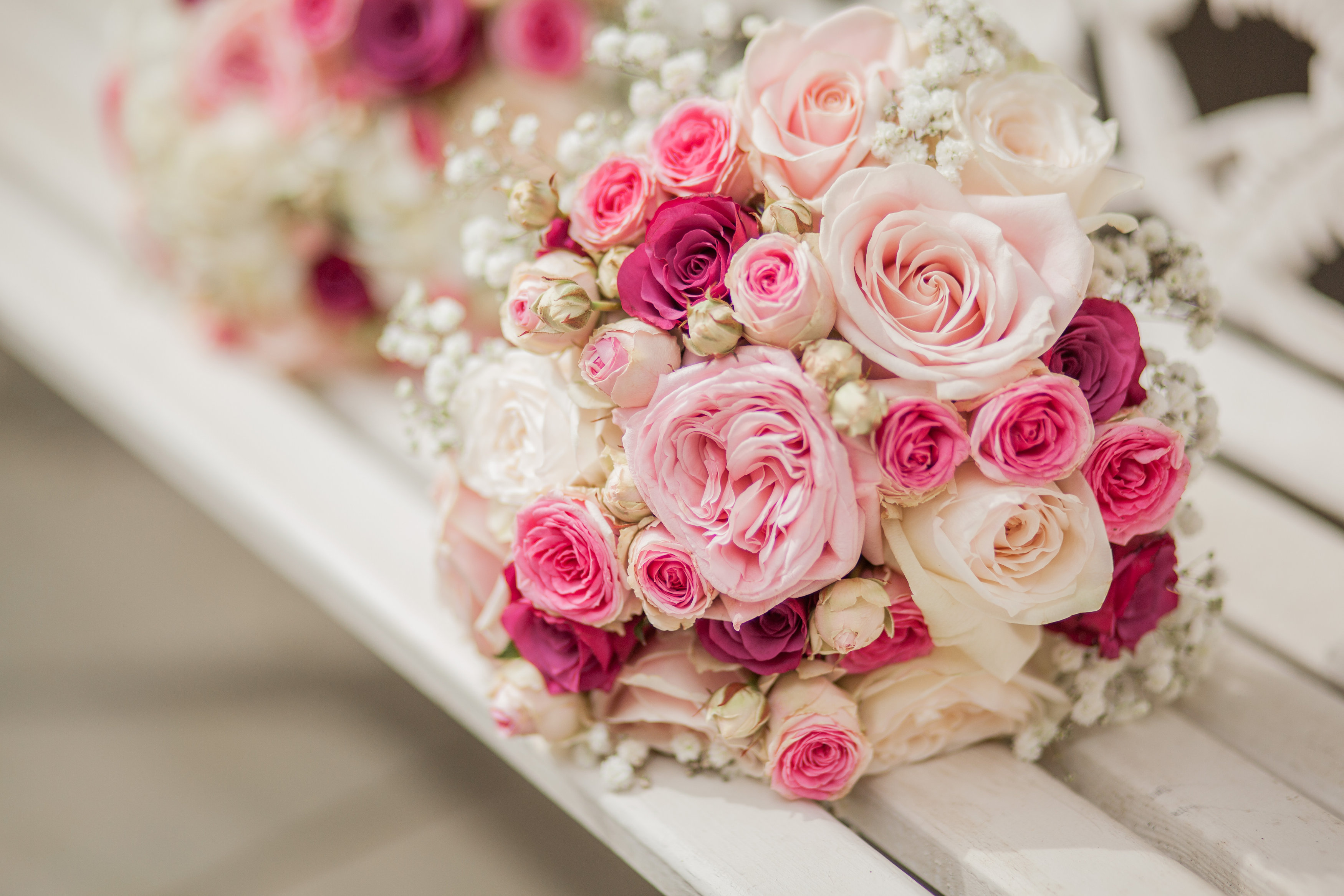 Hoa cưới cầm tay màu hồng nhạt được nhiều cô dâu yêu thích