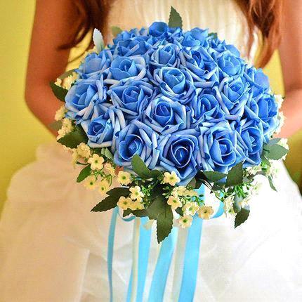 Hoa cưới cầm tay với hoa hồng xanh đầy ấn tượng