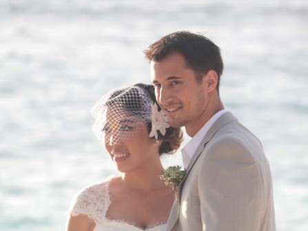 5 lựa chọn giúp cô dâu luôn xinh đẹp trong tiệc cưới trên biển