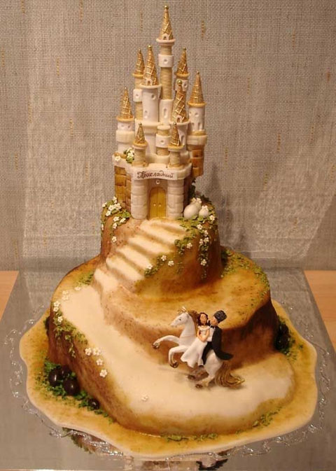 Bánh cưới lộng lẫy hình lâu đài
