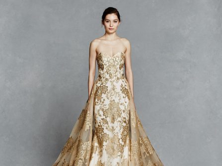 Váy cưới đẹp đuôi xòe kết ren vàng đồng sang trọng