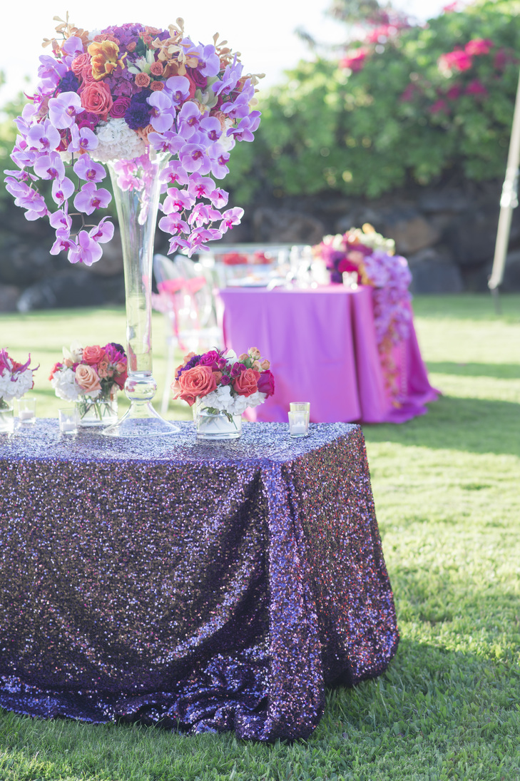 Hoa trang trí bàn tiệc ấn tượng với hoa phong lan tím